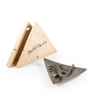 Piatto triangolare I (argento), 2006