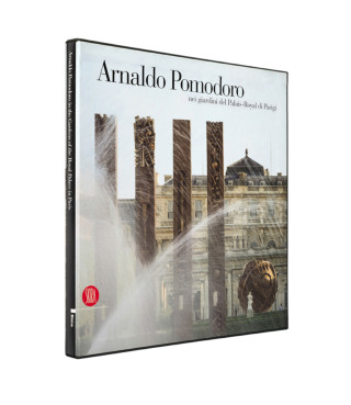 Arnaldo Pomodoro nei giardini del Palais-Royal di Parigi